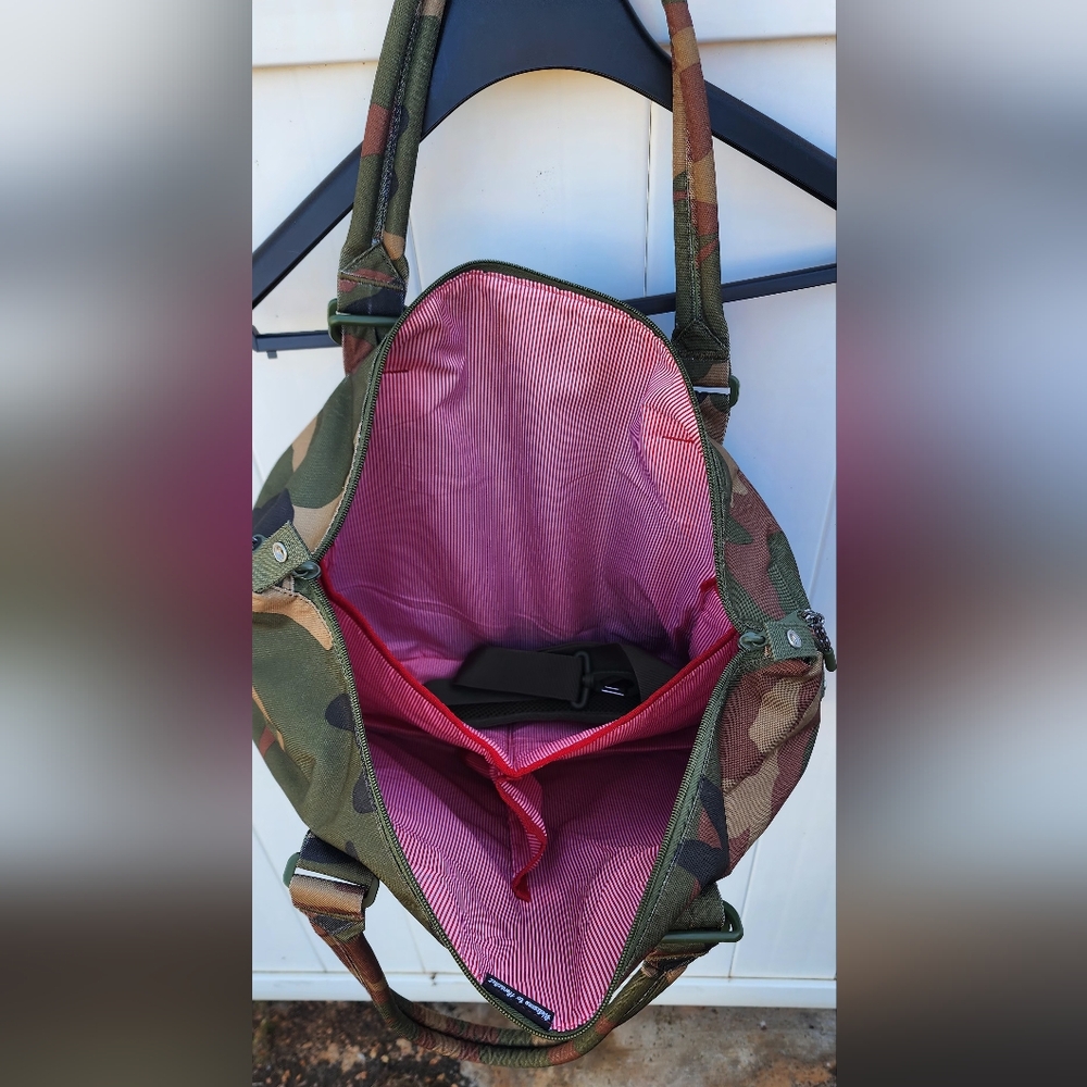 Herschel Strand Duffle Bag w/changing Pad (Camo) - Picture 4 of 4